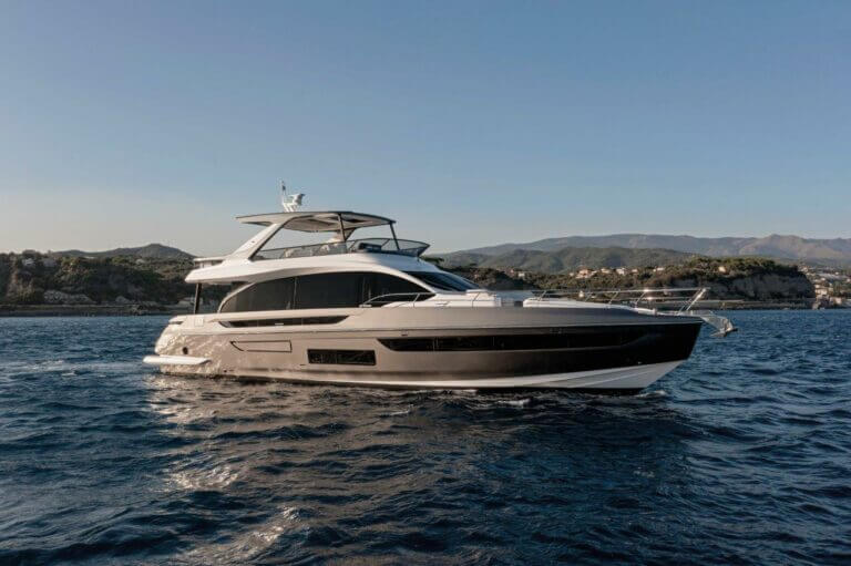 Azimut Showcases Two Italian Premieres at the Genoa International Boat Show