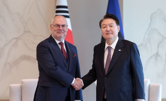 South Korean and Estonian Presidents Discuss Defense…